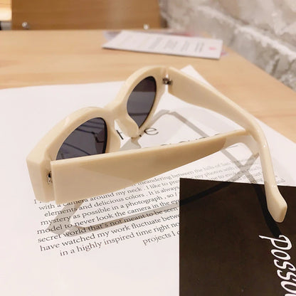 SO&EI Ins Popular Fashion Small Cat Eye Sunglasses Woman Vintage Oval Eyewear Men Champagne Tea Sun Glasses Shades UV400